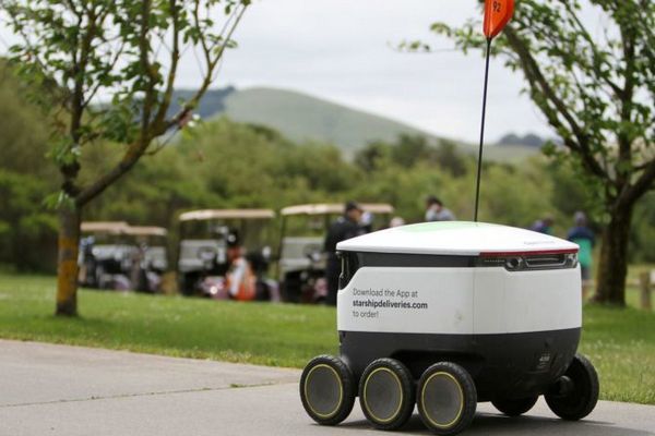 Robot giao hàng được ứng dụng cho sân golf