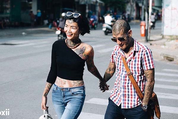 Cô gái xăm kín thân, bị người khác bĩu môi trên phố giờ ra sao?