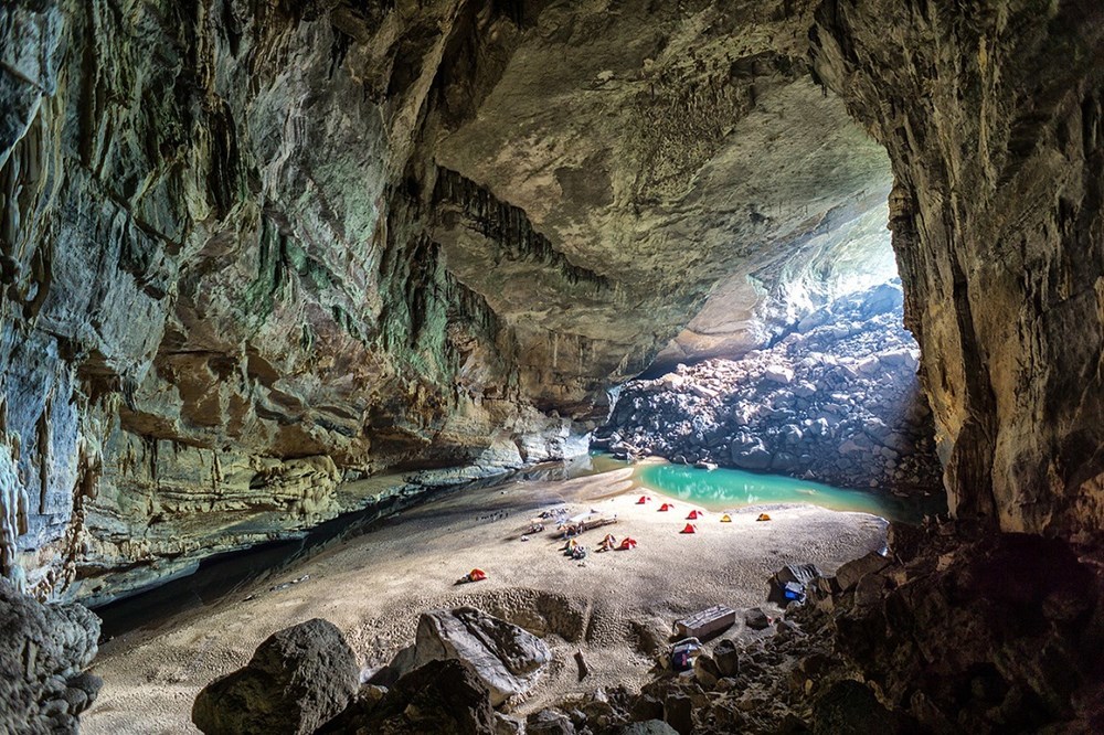 Paradise Cave In Vietnam Was Once Considered The Largest Cave In The Images