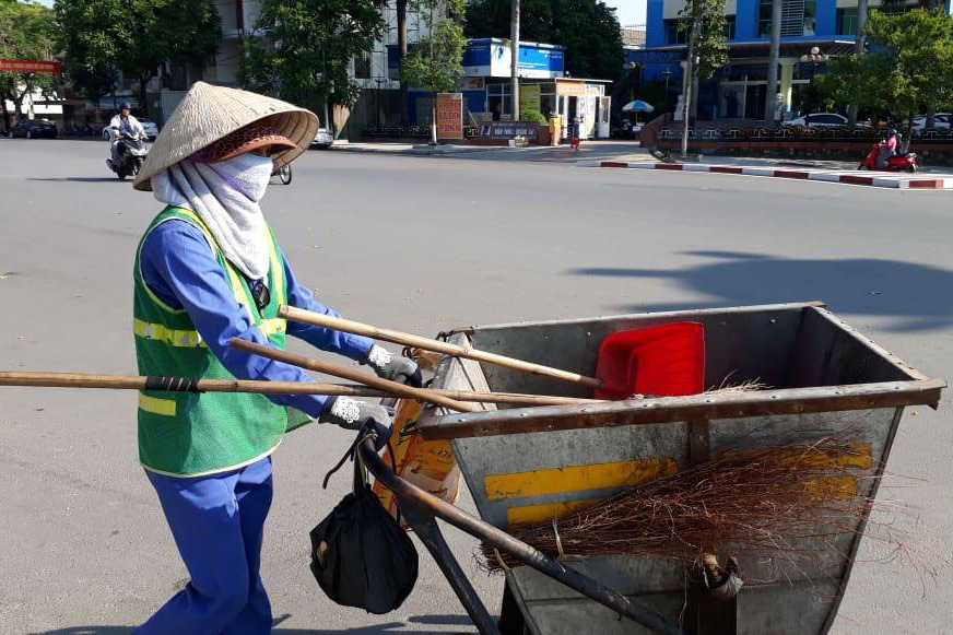 Chị lao công Quảng Trị bị đánh: Vợ chồng chủ shop đến xin lỗi