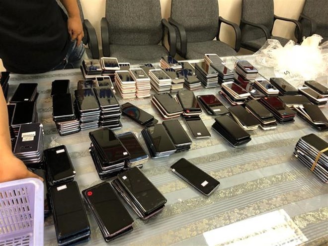 Airport officials seize large quantity of used mobile phones