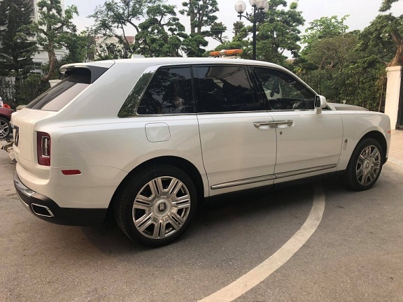 Siêu xe Rolls-Royce Cullinan 45 tỷ về tay đại gia Hà Nội