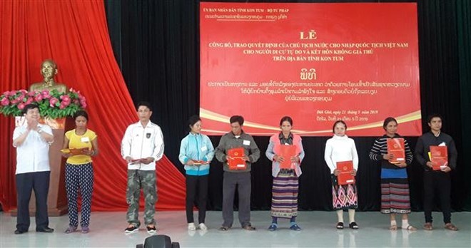 Lao nationals gain Vietnamese citizenship