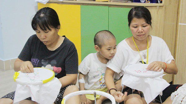 Mothers of sick children learn to support themselves with embroidery