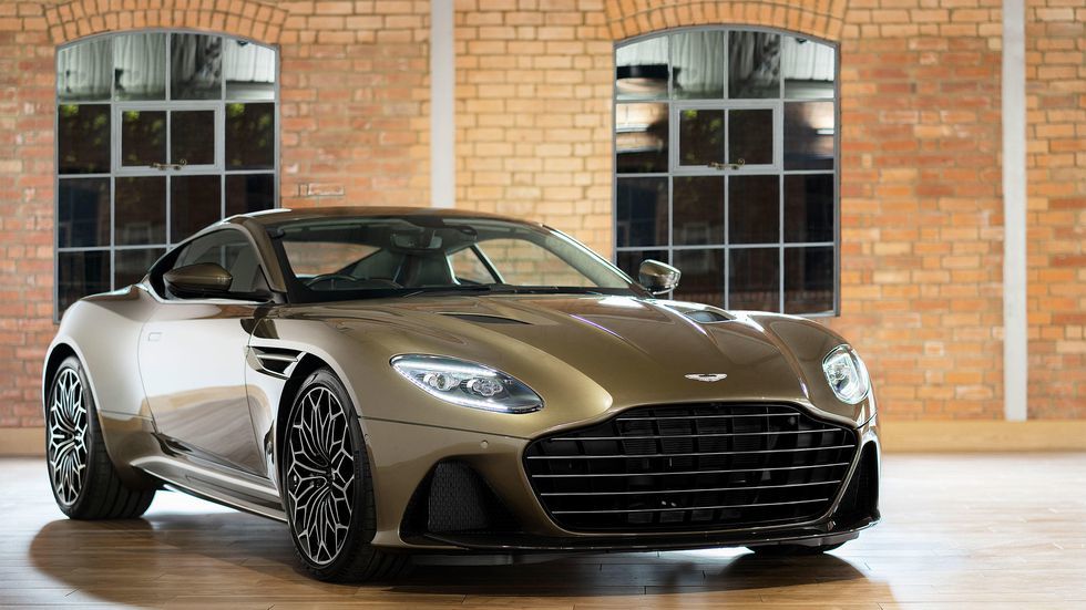 Aston Martin DBS vinh danh điệp viên 007 giá gần 9 tỷ đồng