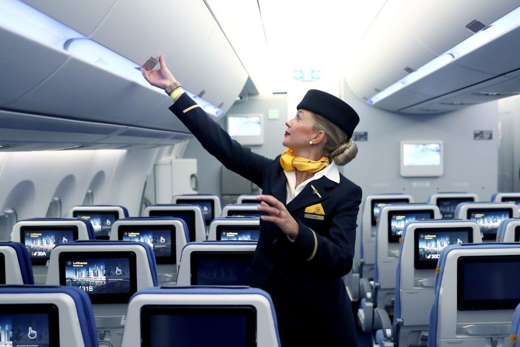 Tiếp viên hàng không tiết lộ những kiểu hành khách khó ưa