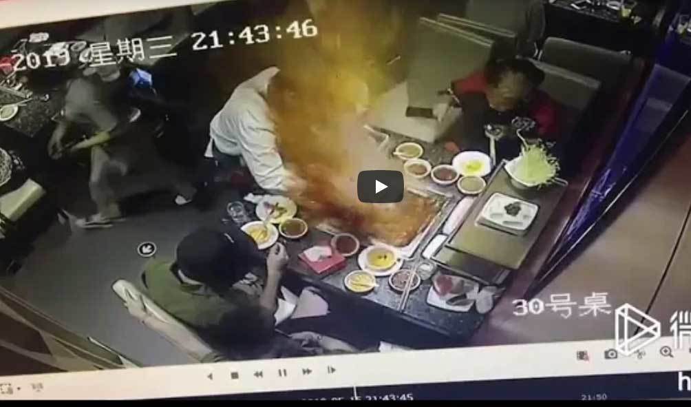 Nồi lẩu ở nhà hàng nổi tiếng bỗng dưng nổ tung tóe