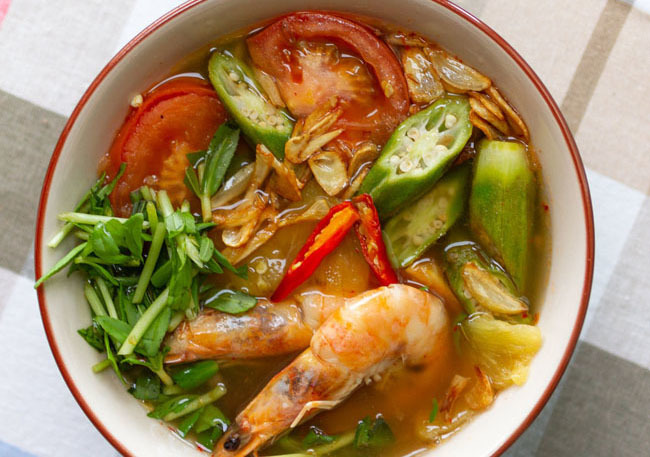Giải nhiệt ngày nắng với canh chua tôm nấu dứa thanh mát
