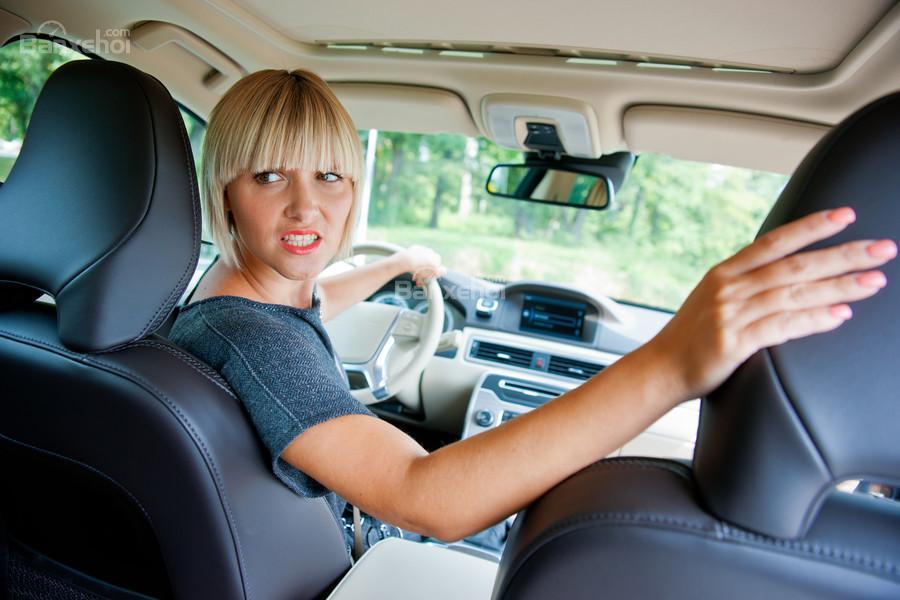Cách lùi xe đúng chuẩn không sợ tai nạn