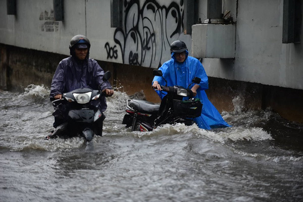 Dự báo thời tiết 23/5: Mưa dông giảm tại Bắc Bộ, gia tăng ở Nam Bộ