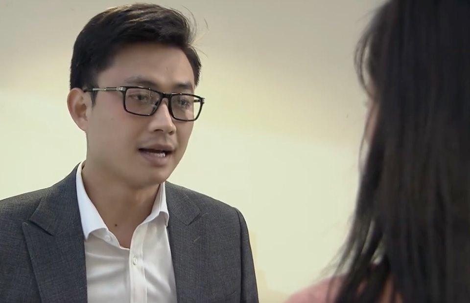 'Về nhà đi con' tập 30: Người yêu cũ đến tìm Huệ trong cơn say để tỏ tình