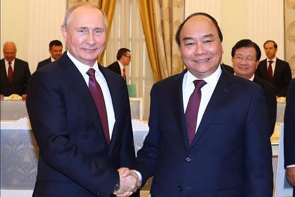 Thủ tướng Nguyễn Xuân Phúc hội kiến Tổng thống Nga Vladimir Putin