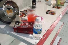 Phá hàng ở Auchan: Tơi bời... Nhân phẩm! Phá hàng ở Auchan: Tơi bời... Nhân phẩm!