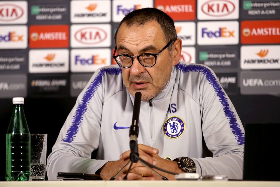 HLV Sarri dọa rời Chelsea ngay trước chung kết với Arsenal