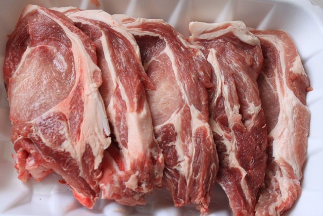 Mang thịt lợn trái phép sang Hàn Quốc bị phạt gần 200 triệu