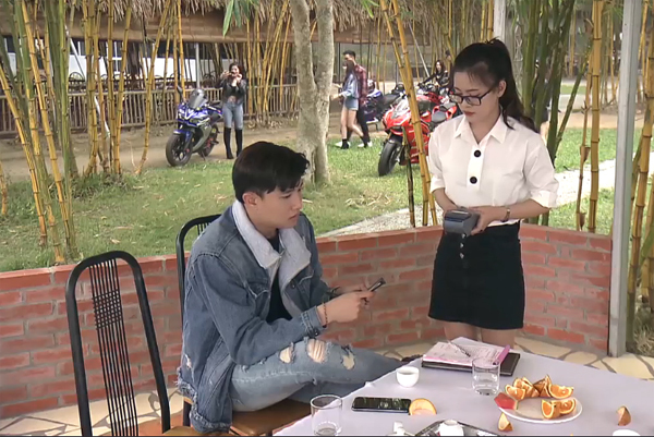 Phim hot vạn người mê, 'Về nhà đi con' vẫn đầy sạn hài hước