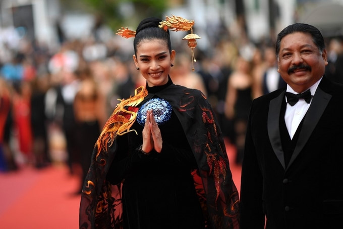 VN beauty queen Truong Thi May on Cannes red carpet