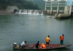 Thủy điện ở Nghệ An bất ngờ xả nước lật thuyền, 1 người chết