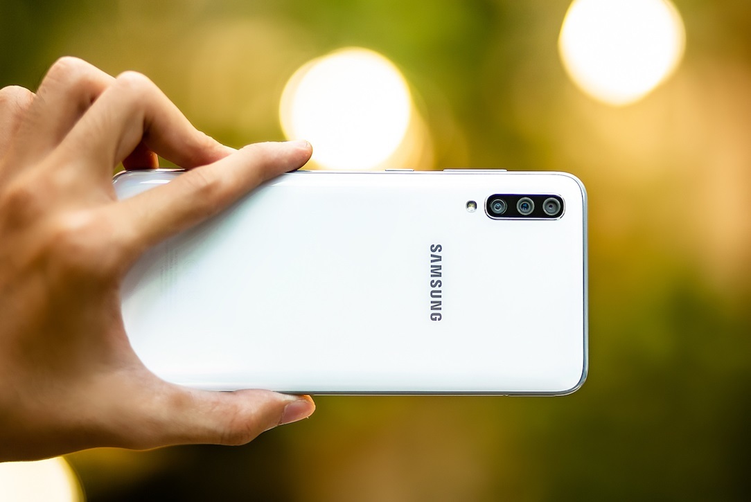 Galaxy A70: Màn hình lớn, camera đẹp, gây chú ý ngay khi vừa ra mắt