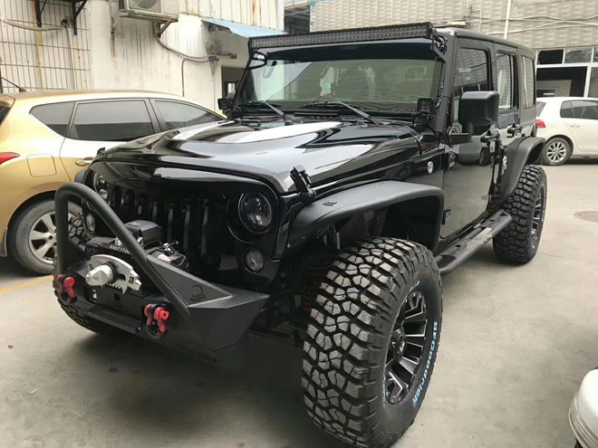 Jeep Wrangler Rubicon hầm hố với gói độ offroad gần 600 triệu