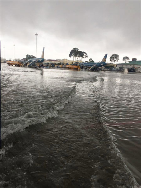 Tan Son Nhat Airport at risk of flooding during rainy season