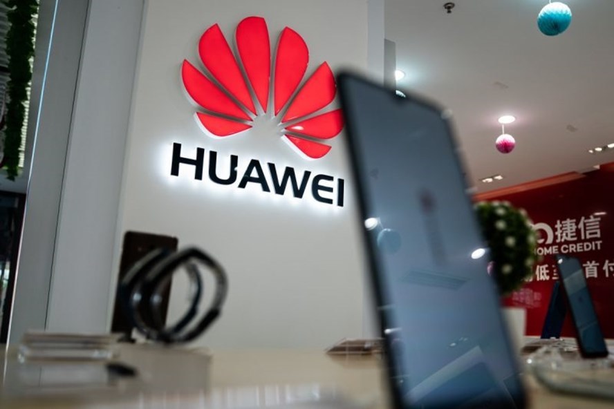 Hai nhà mạng Anh 'nghỉ' bán smartphone 5G cho Huawei