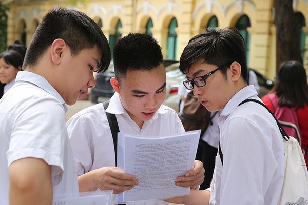 Điểm chuẩn vào lớp 10 trường chuyên tại Hà Nội qua các năm