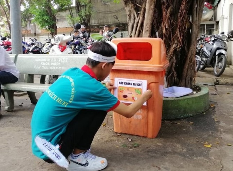 Universities say ‘no’ to plastic cups, straws