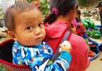 Children carried by mothers at Bac Ha Market