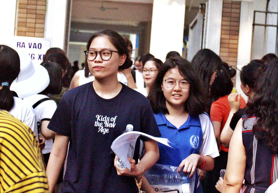 4 câu thơ của Bằng Việt làm thí sinh thi vào 10 bối rối