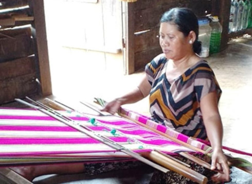 Ede ethnic people preserve traditional brocade weaving craft