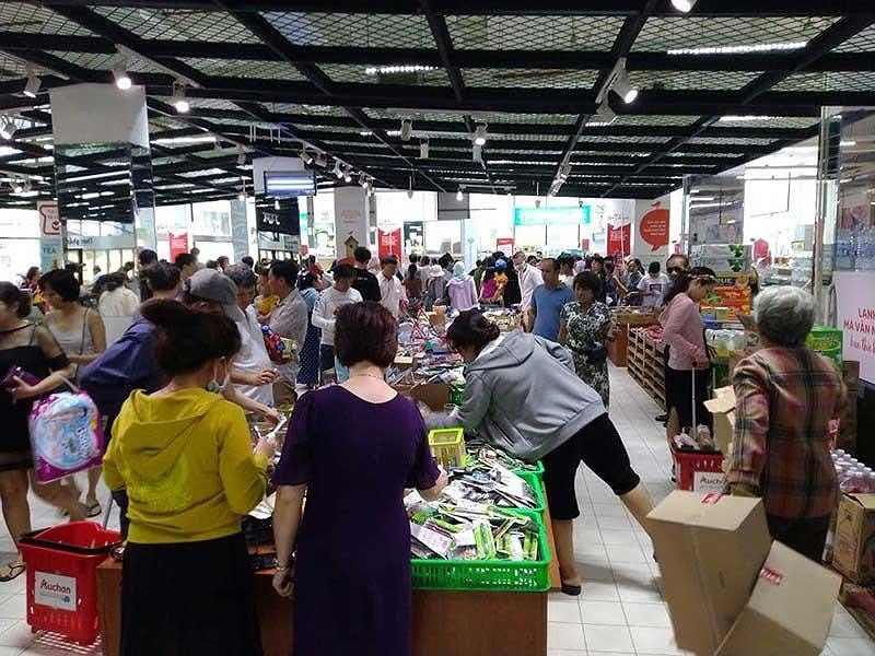 ‘Tàn phá’ siêu thị Auchan: Người tiêu dùng thua cuộc
