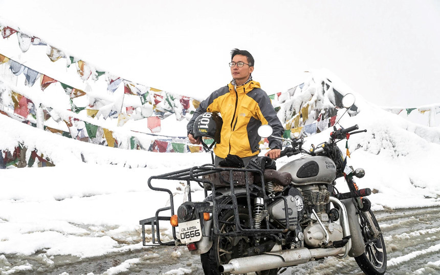 Chàng trai Việt và cuộc hành trình chinh phục đèo cao nhất thế giới