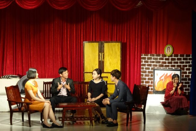 HCMC students relish learning English through dramas