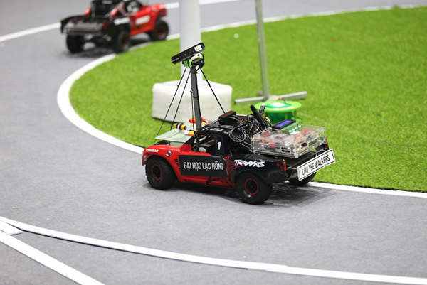 Nhà vô địch giải đua xe tự hành VN sẽ được sang Mỹ học Tiến sĩ về AI