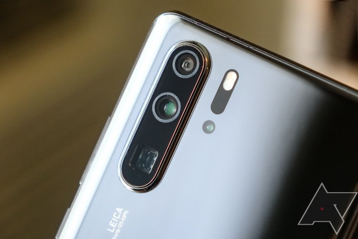 Vietnamese sell Huawei phones after US imposes ban on company