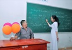Người cha 11 năm mang bóng bay chúc mừng ngày bế giảng của con gái