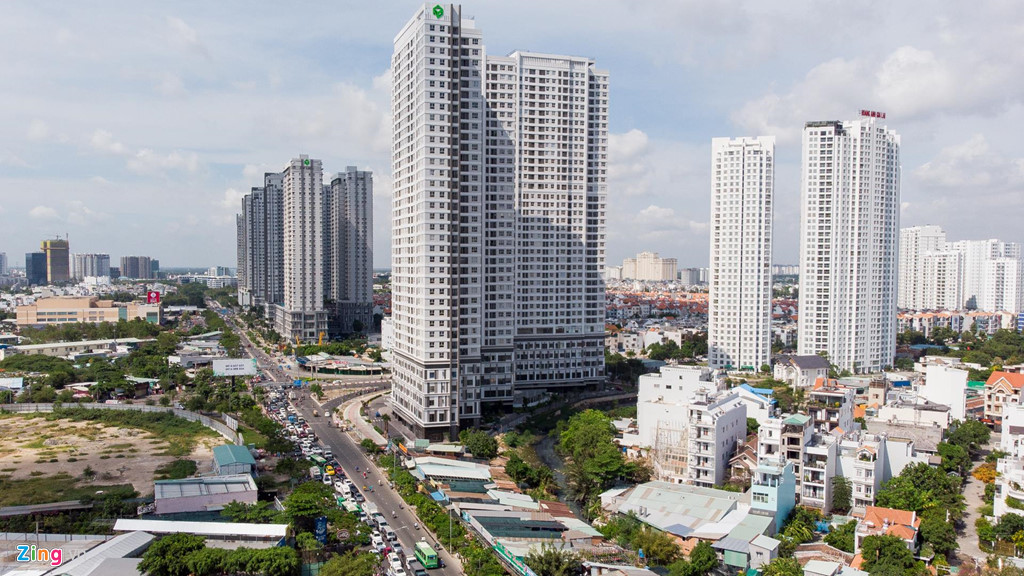'Rừng chung cư' trên đường Nguyễn Hữu Thọ ở Sài Gòn