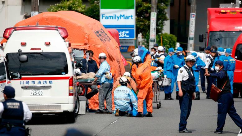 Giây phút kinh hoàng 16 em nhỏ bị đâm chém tàn nhẫn ở Nhật