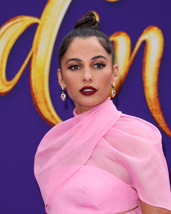 Mỹ nhân gốc Ấn Naomi Scott khoe giọng cao vút trong phim 'Aladdin'