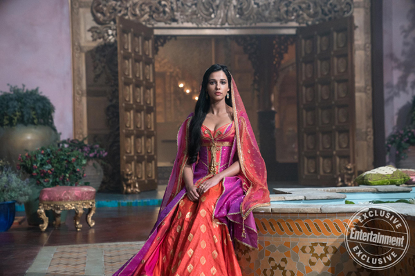 Mỹ nhân gốc Ấn Naomi Scott khoe giọng cao vút trong phim 'Aladdin'