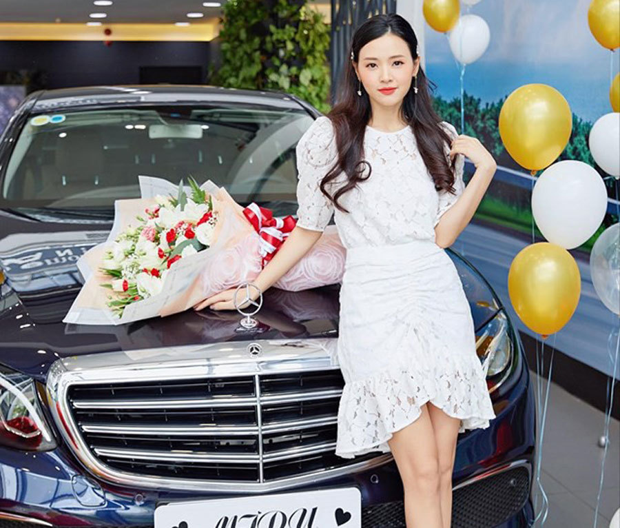 Hotgirl Midu tậu thêm Mercedes E-Class 2 tỷ