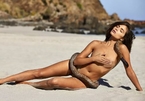 Hoa hậu Hoàn vũ Olivia Culpo bán khỏa thân tạo dáng cùng trăn