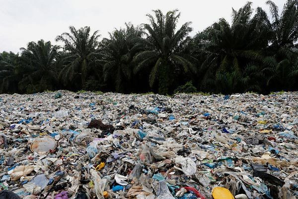 Học theo Philippines, Malaysia tuyên bố trả hàng nghìn tấn rác cho các nước