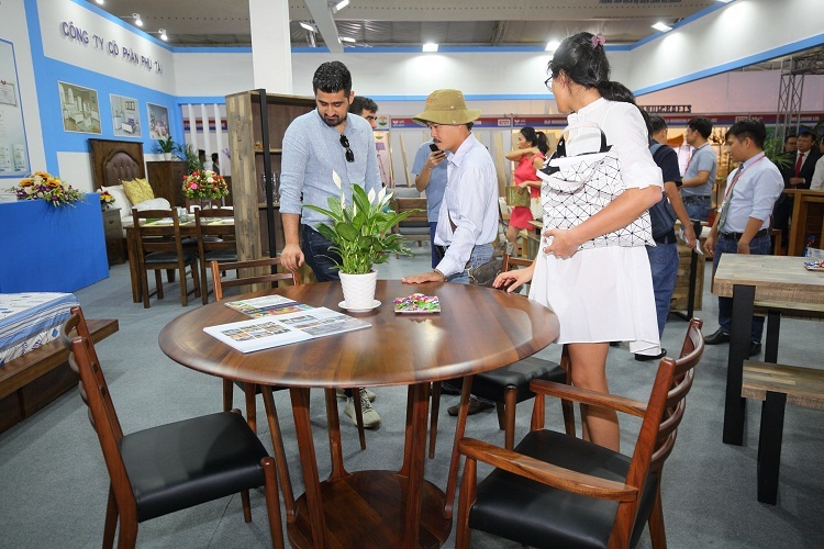 Vietnam-made wooden furniture products now favored by locals