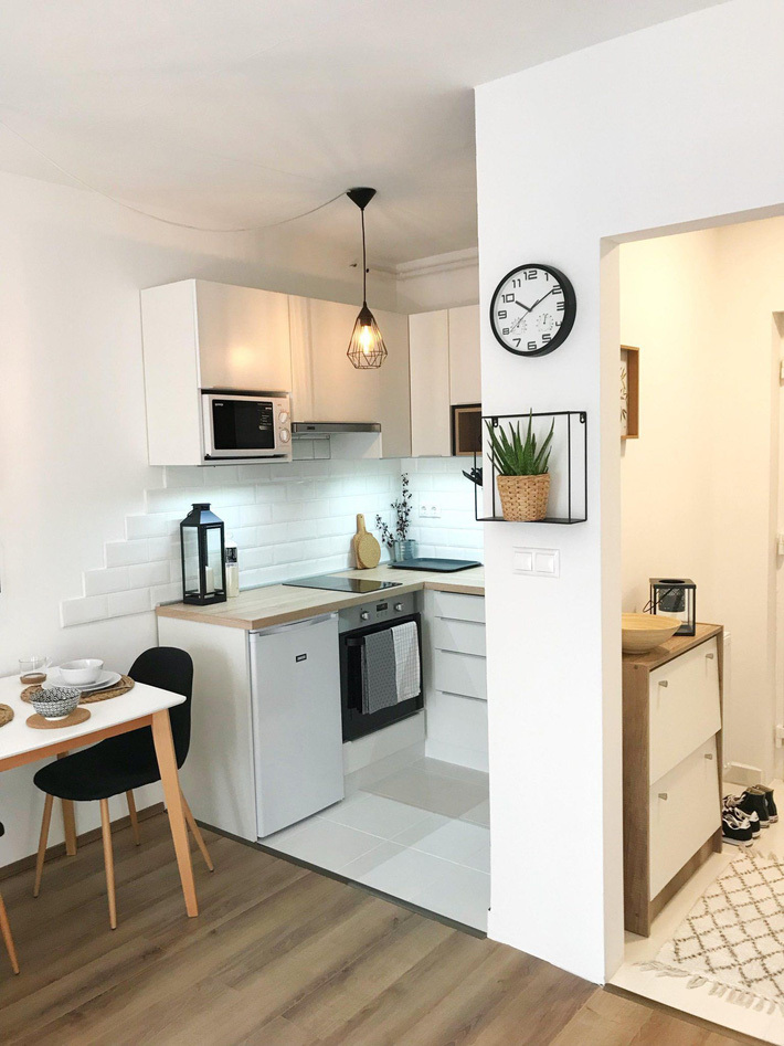 Thiết kế phòng bếp nhỏ sẽ chứng minh cho bạn rằng không gian nhỏ không phải là vấn đề lớn. Với sự phối hợp màu sắc và các chi tiết trang trí đơn giản, phòng bếp của bạn sẽ trở thành một nơi đáng sống hơn.