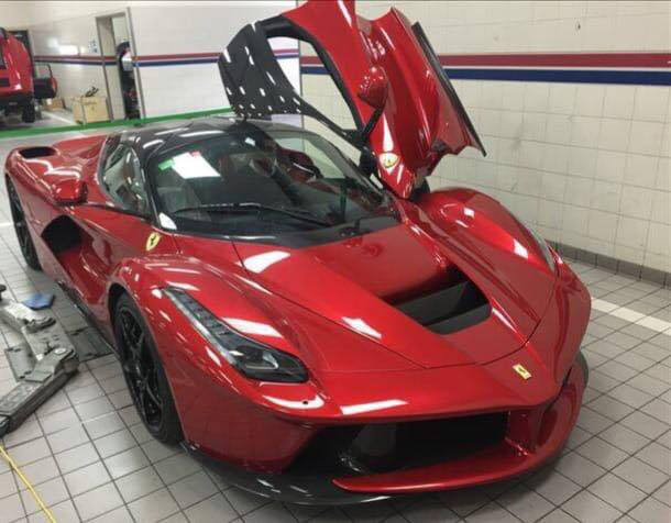 Nhà giàu Campuchia chơi nổi cùng lúc nhập 2 siêu xe Ferrari