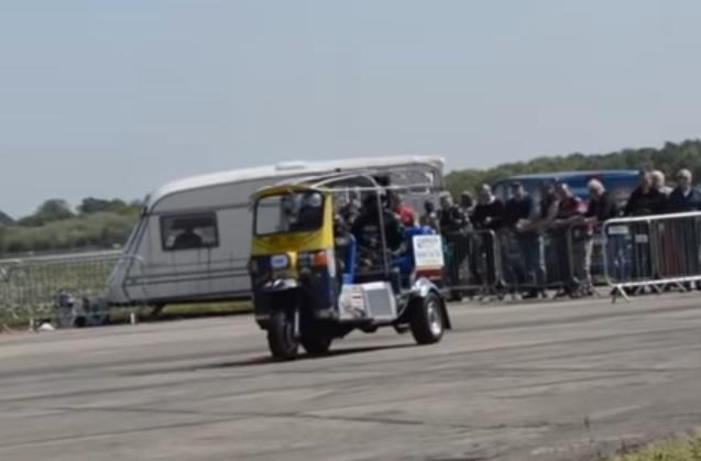 Tuk tuk đạt tốc độ 120 km/h, lập kỷ lục thế giới