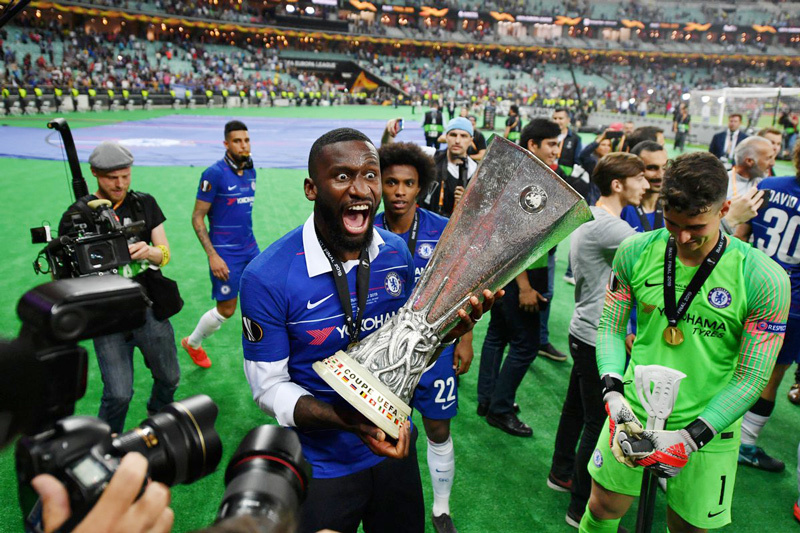 Tỷ phú Abramovich hạnh phúc nhìn đội bóng con cưng vô địch