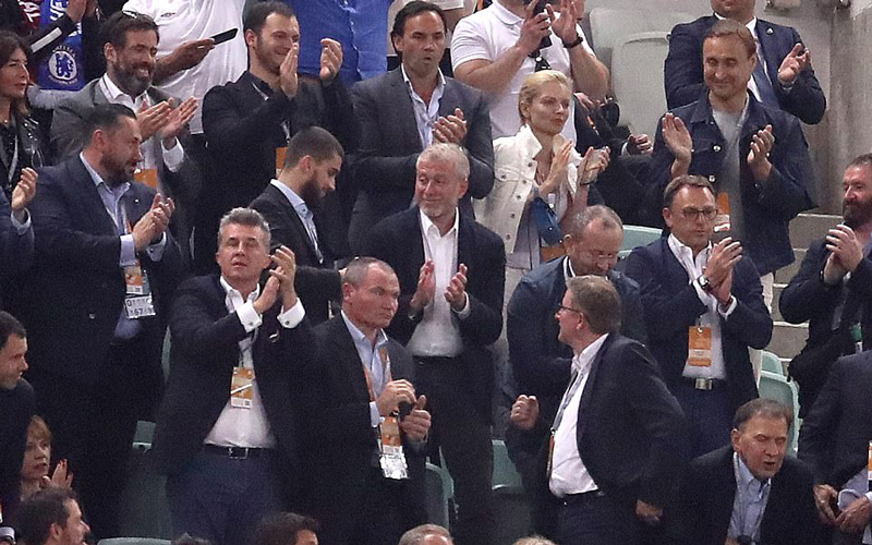 Tỷ phú Abramovich hạnh phúc nhìn đội bóng con cưng vô địch